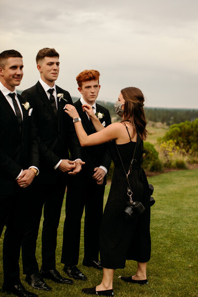EMILY VANDEHEY PHOTOGRAPHY -- Bend Wedding Photographer -- Kerrie + Tyler -- Tetherow - Sparks Lake -- VENDORS-7
