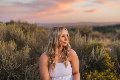 Tri Cities photographer capturing authentic senior expressions