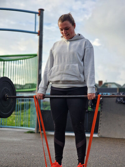 Deadlift met elastiek bij Outdoor Functional Fitness