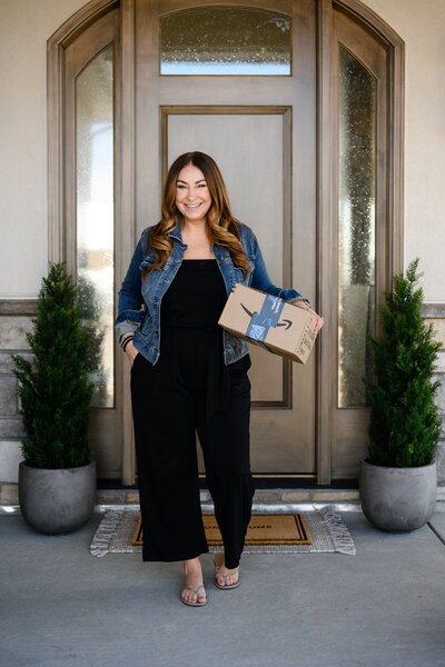 The recruiter mom who is a fashion influencer poses for Denver branding photos with her Denver branding photographer.