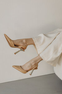 kaboompics_simplistic-sophistication-a-fashion-photoshoot-with-a-stunning-model-in-neutral-minimalist-outfits-30950