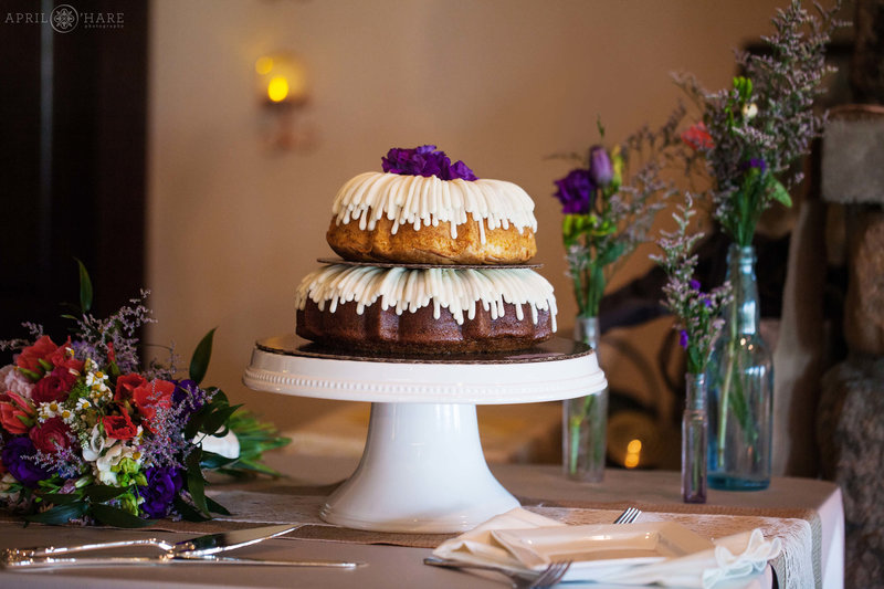 Bundt-Cake-Vintage-Wedding-in-Estes-Park-Colorado-Mary's-Lake-Lodge