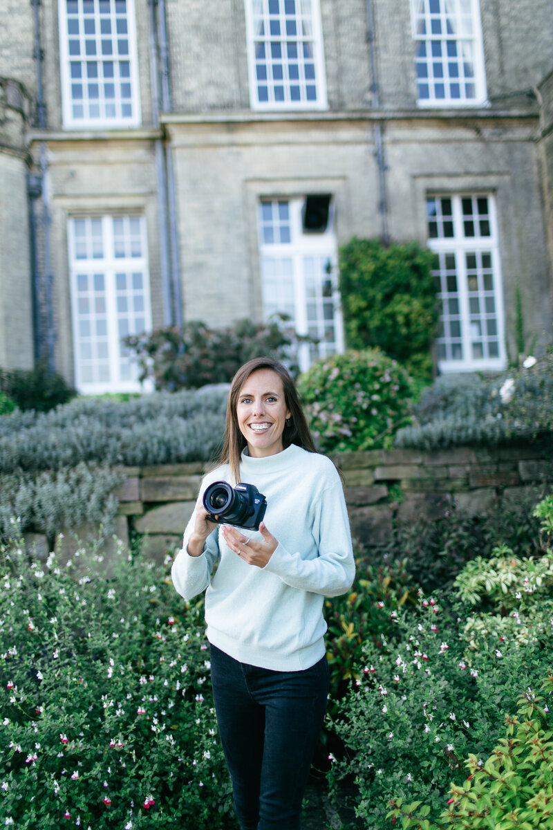 luxury-wedding-photographer-leslie-choucard-smiling-holding-camera