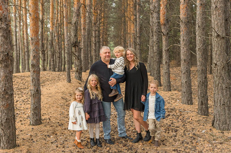 2024-krystal-moore-photography-moose-jaw-sask-forest-family-5