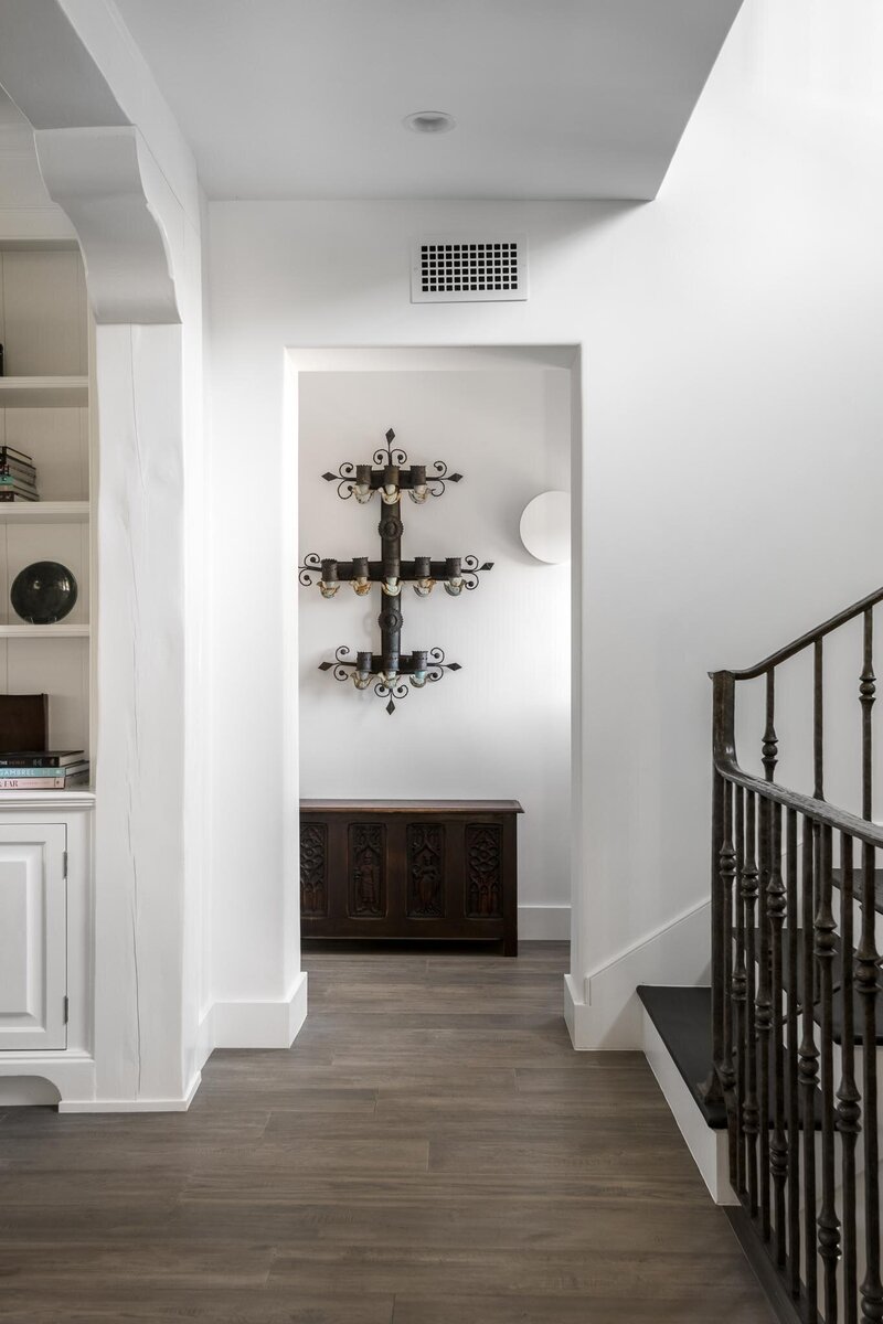 Upstairs-Hallway-Design-White-Walls-1