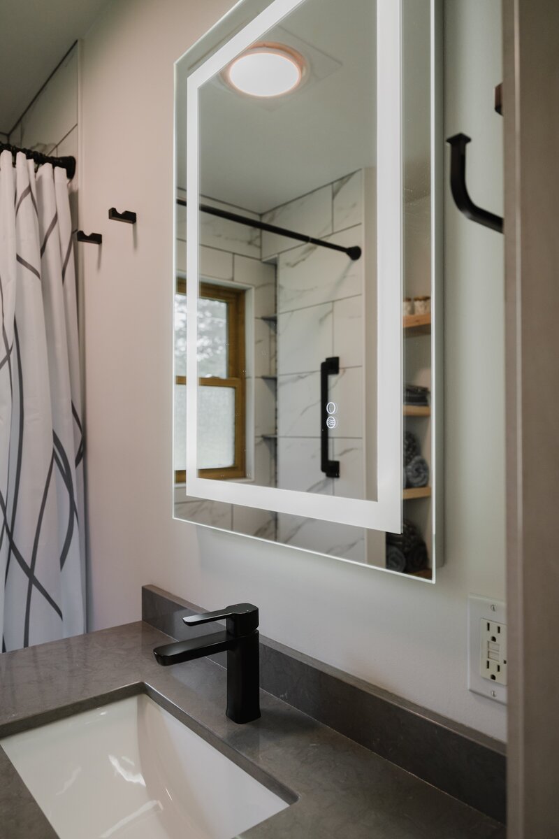 luxury-backlit-bathroom-mirror
