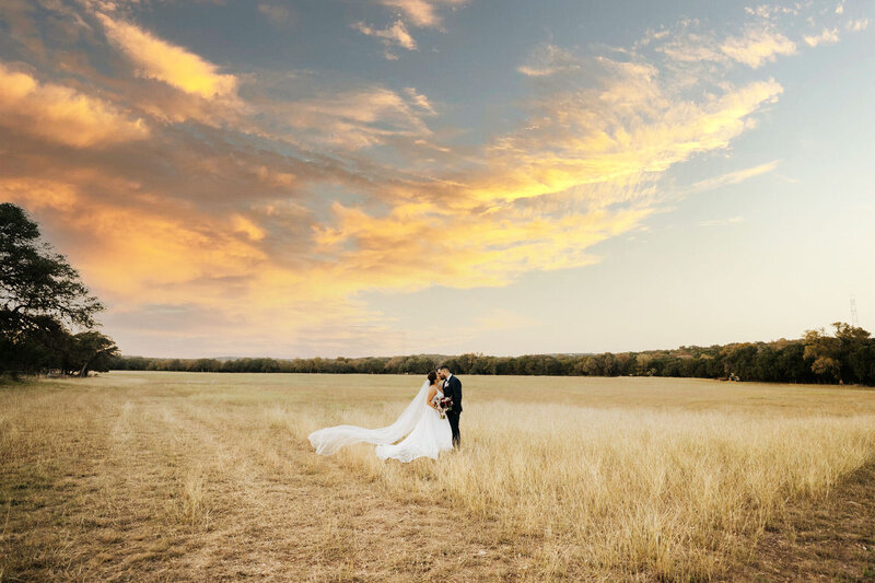 Kendall-Point-Texas-Wedding-Venue-Ashley-Medrano-Photography-4