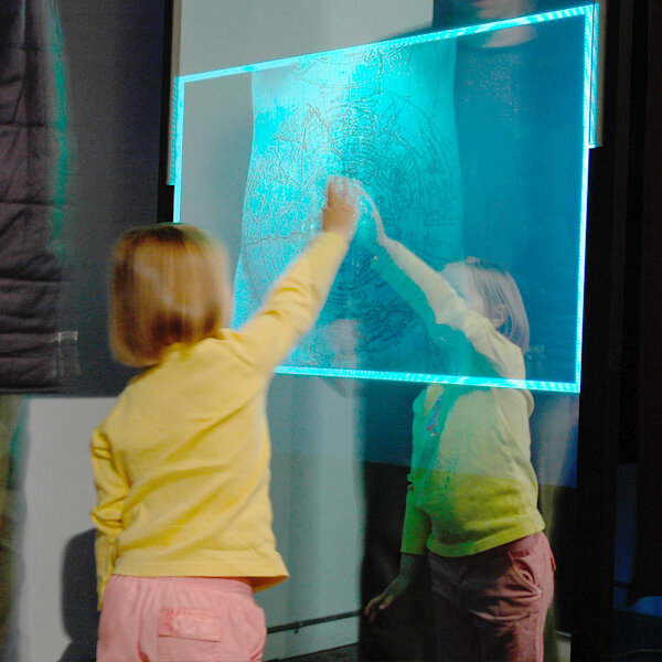 identity_touching_o