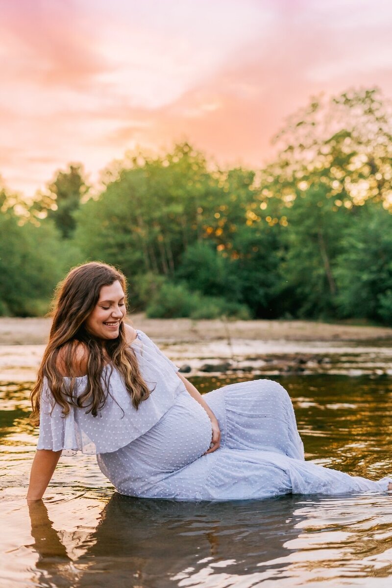 eau claire maternity photography session outdoors