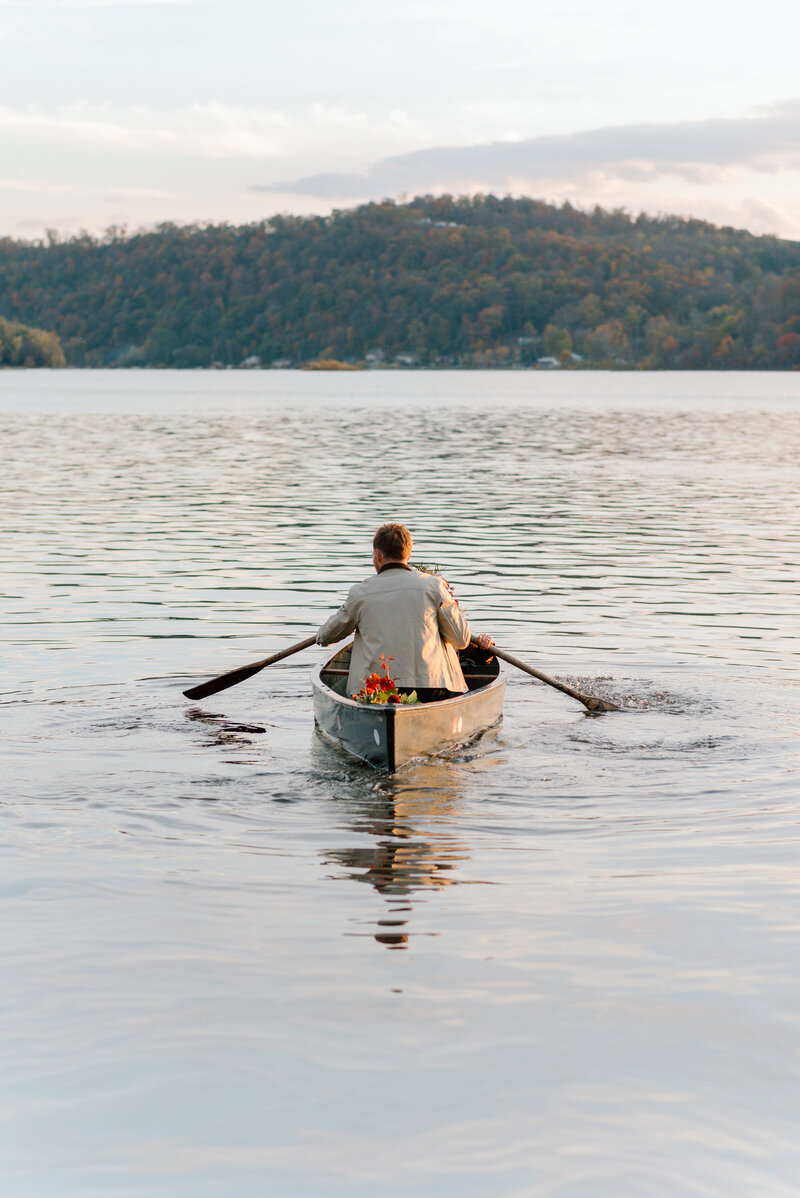 An engagement photoshoot sharing a romantic boat ride along the Susquehanna River in Columbia, Lancaster, Pennsylvania. 