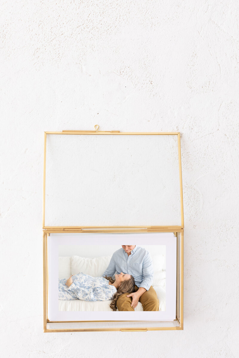 heirloom glass box with prints knoxville maternity photographer