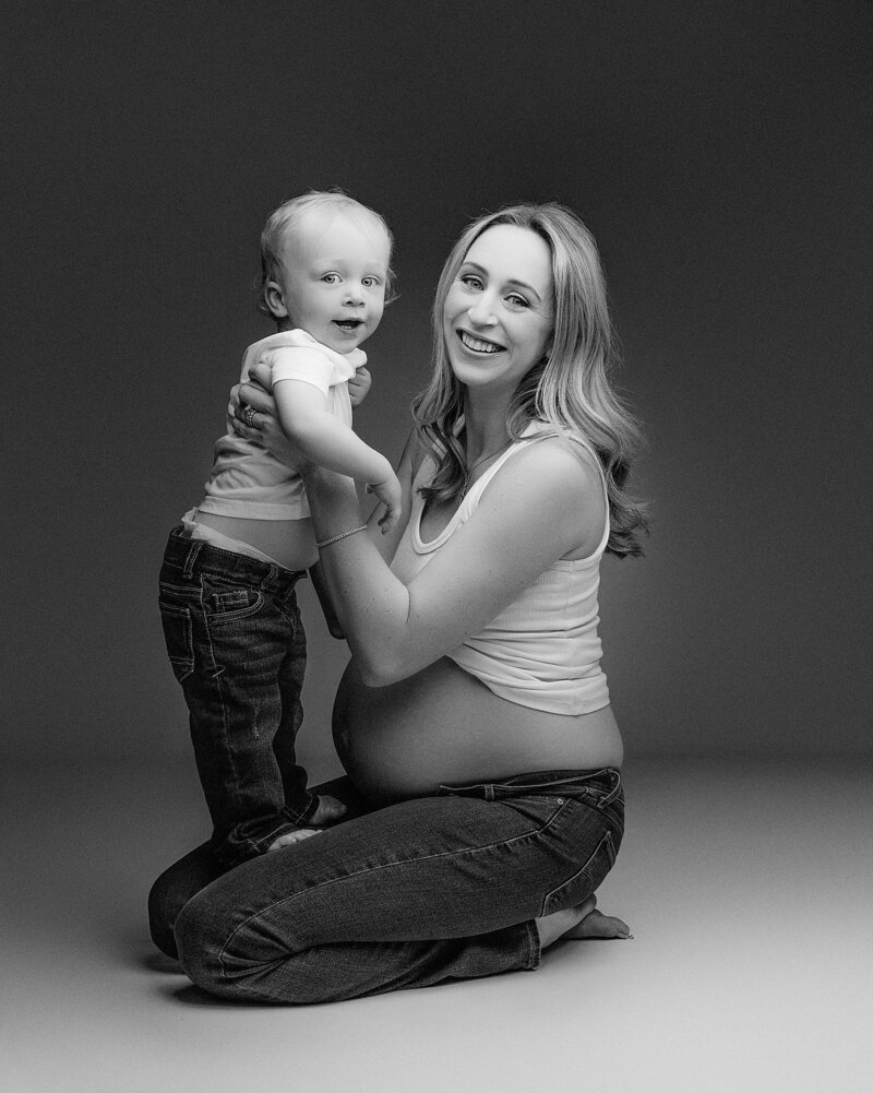 studio family maternity photos