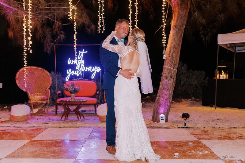 key+west+wedding+-+wedding+inspo+-+island+wedding+-+beach+wedding+-+florida+keys+-+wedding+decor+-+wedding+dress+-+key+west+wedding+planner
