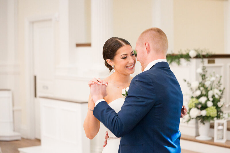 first-dance-bridal-couple-wedding-1