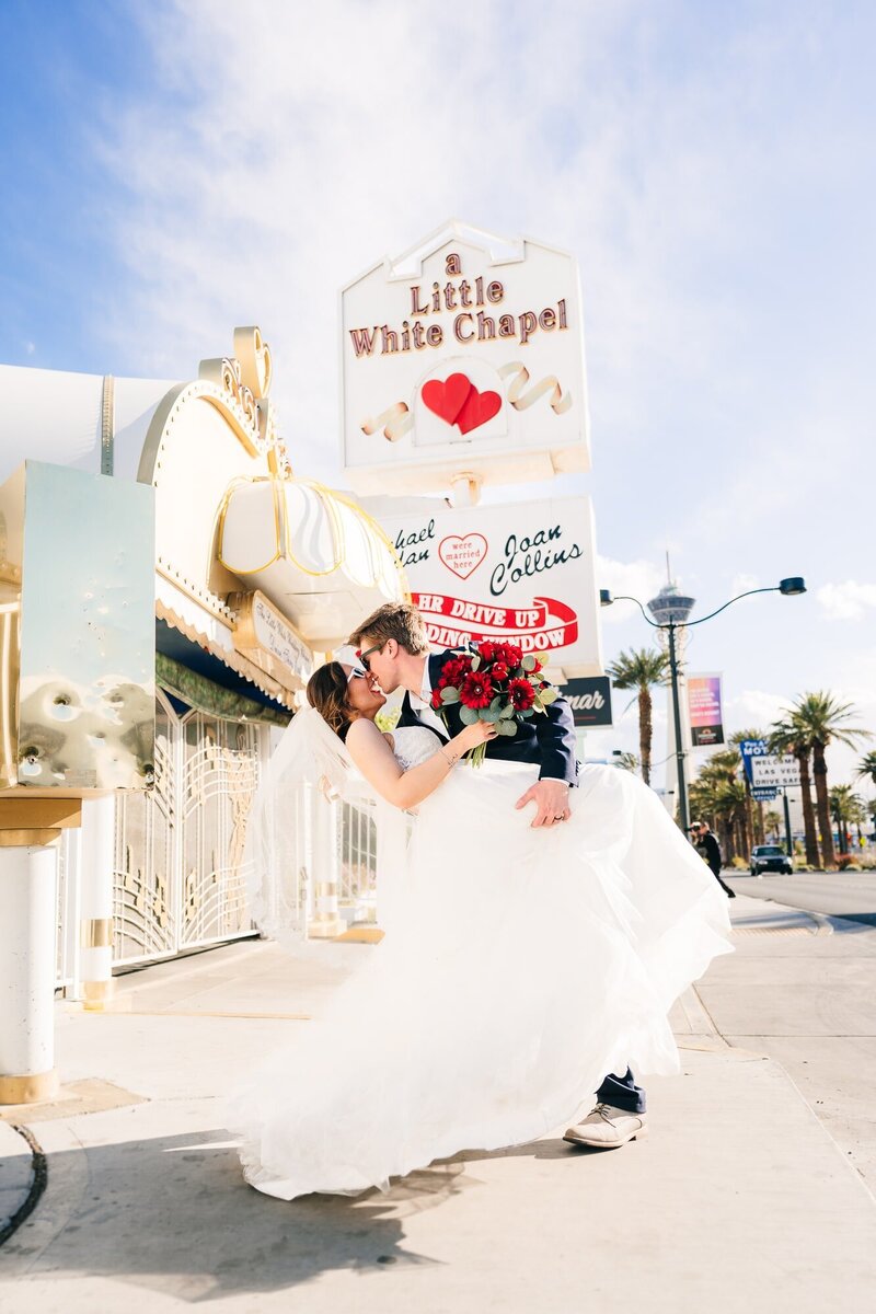 Little White Wedding Chapel Las Vegas - MK-48-min