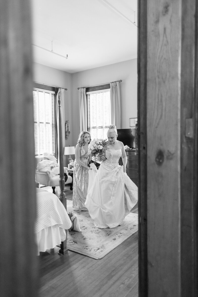 wedding bride and groom savannah georgia bouquet