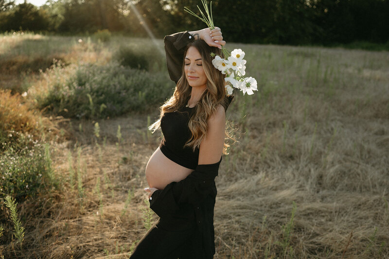 pregnant woman holding flowers