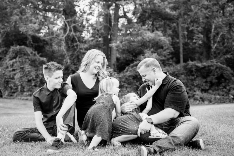 Jessica Barnett candid portrait of her and her family at Springbank Park London Ontario