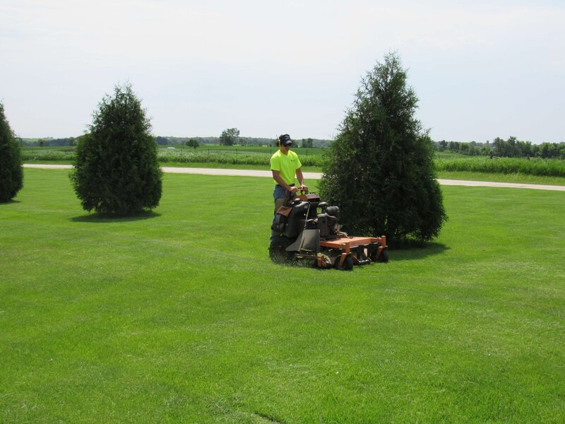 Cedar-Rapids-Iowa-lawn-mowing-services-Supreme-Green-IMG_0389