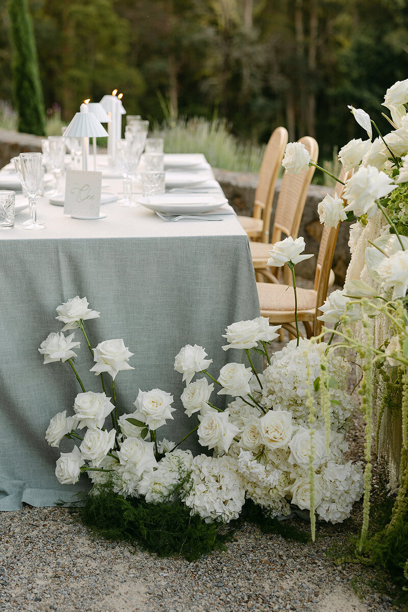 Florals_At_Base_Of_Table
