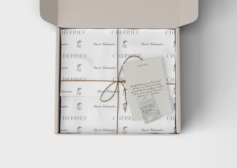Free Gift Box with Greeting Card Mockup-min