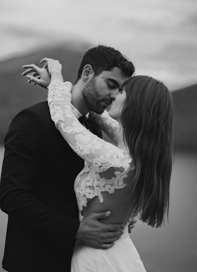 Adventure elopement in the Faroe Islands – first dance on cliffs above the ocean.
