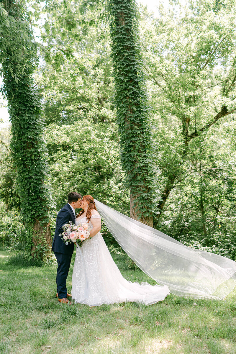 Courtney and Austin Conservatory at Evergreen Wedding Alison Mae PhotographyAMP02377
