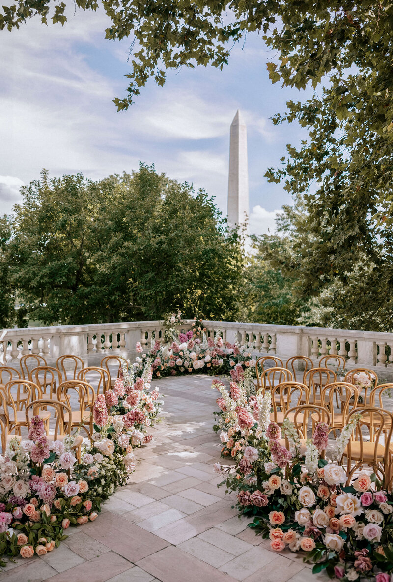 ceremony-decor-with-flowers-overlooking-washington-monument