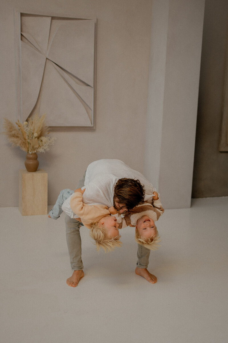 DSC08022-23