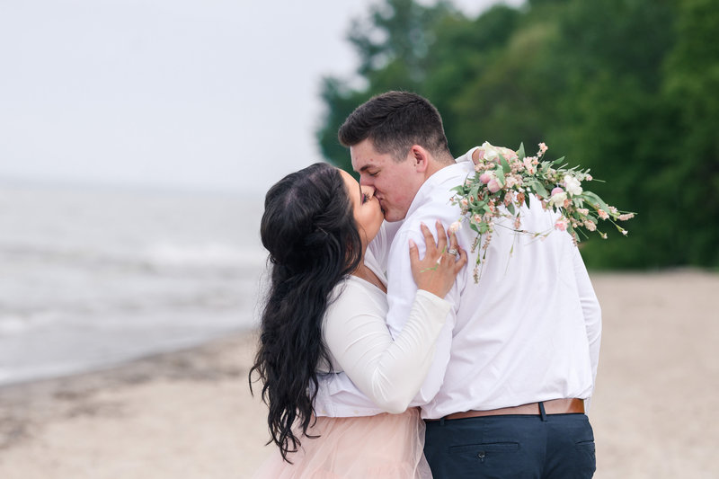 atwater-beach-engagement-milwaukee-the-paper-elephant-034