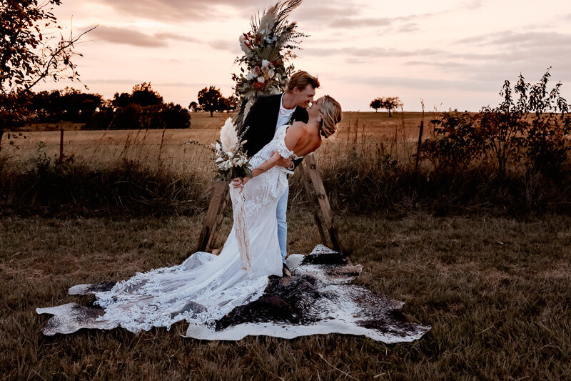 Best-Oklahoma-Wedding-Photographer-Huckleberry-Hill-Barn