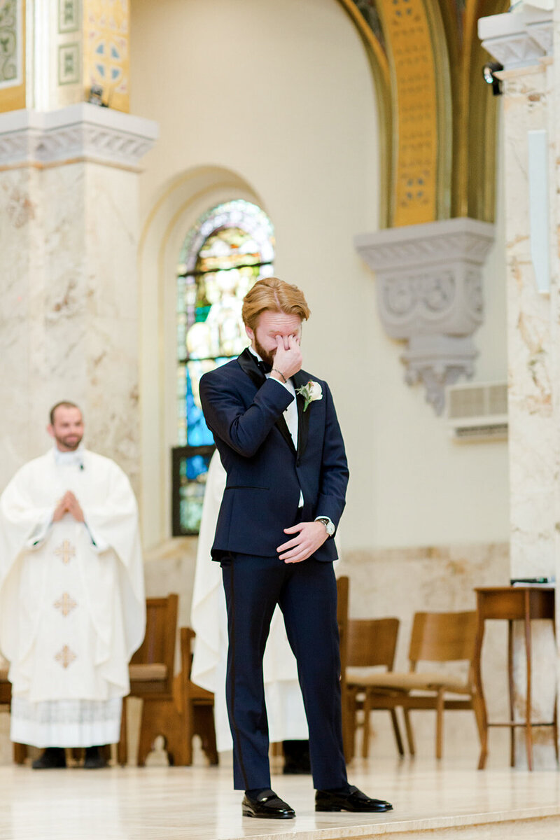 Green-Bay-Catholic-Wedding-Photographer-St-Francis-Xavier-Cathedral-002