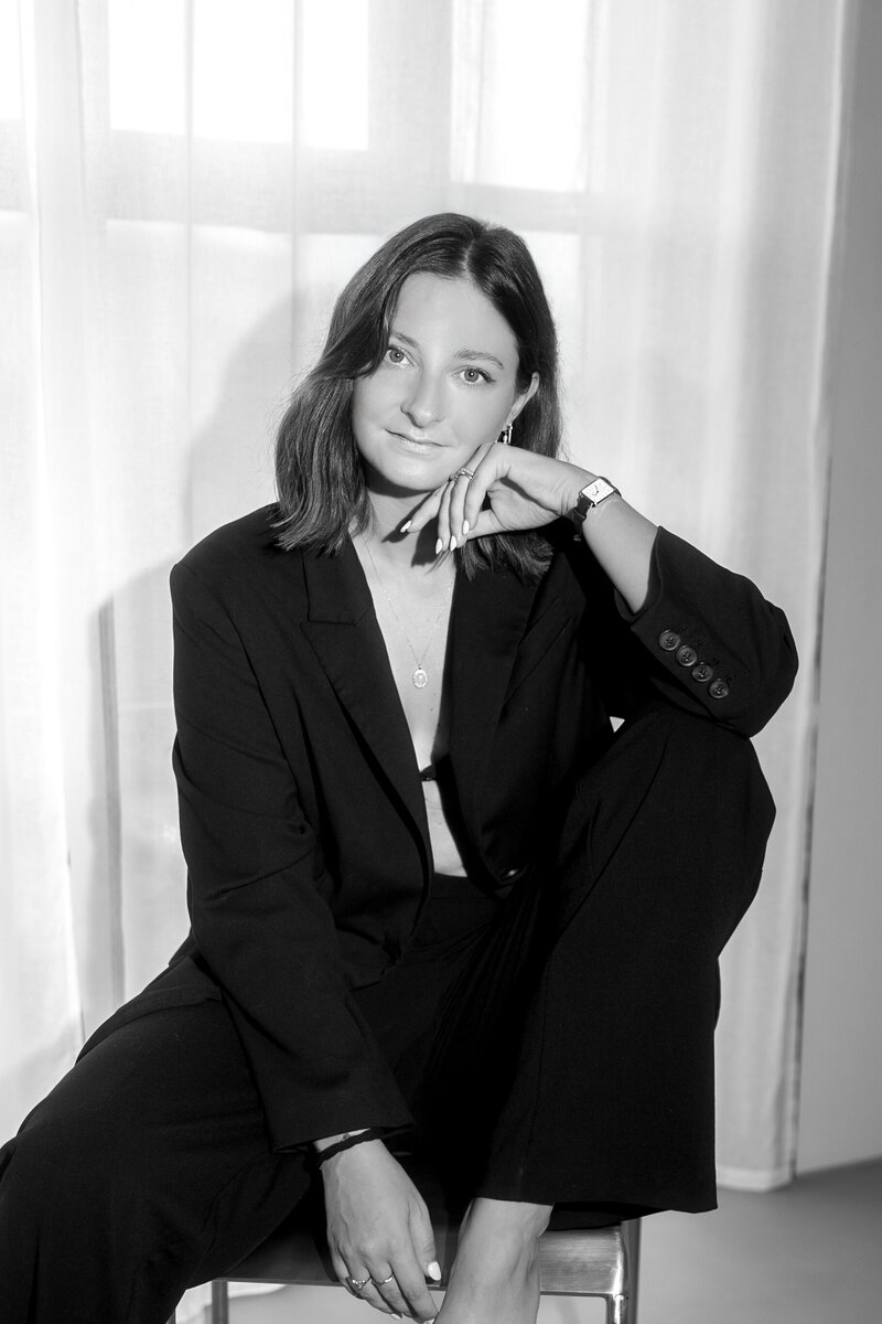 Fine-art and luxury wedding photography for modern, stylish couples.