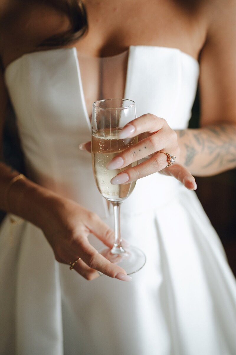 Wedding rings close-up shot by Oahu wedding photographer