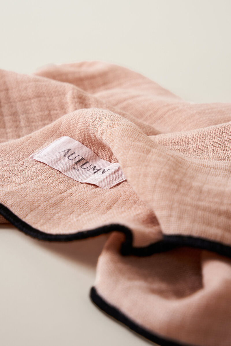 AUTUMN_SEVIETTE MUSLIN ANTIC DETAILS_TABLE6722