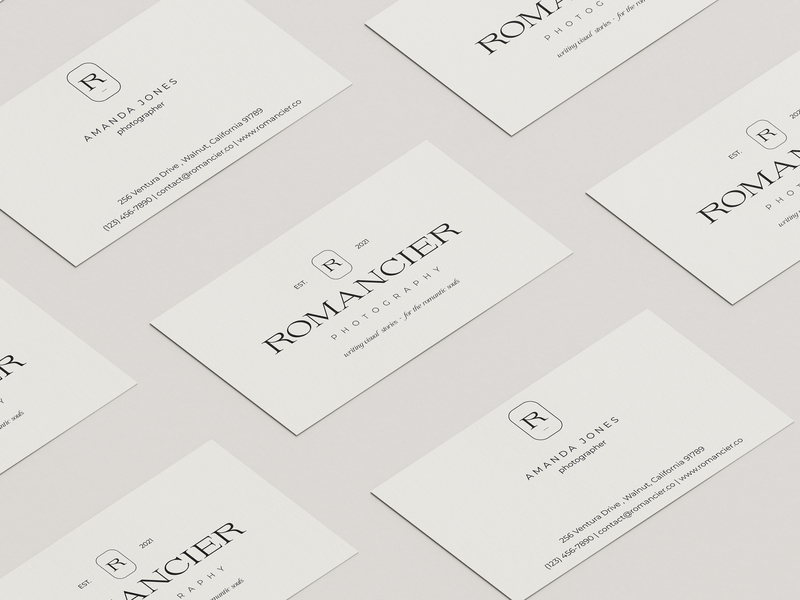 Free_3,5x2in_Business_Card_Mockup_3