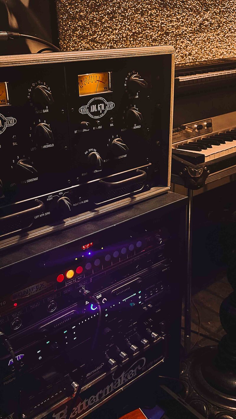 Earforce-Geluidsstudio-Amsterdam-Audio-Post-Voiceover-Geluidsproducties-muziek-podcast-webinar-studio-6-geluid