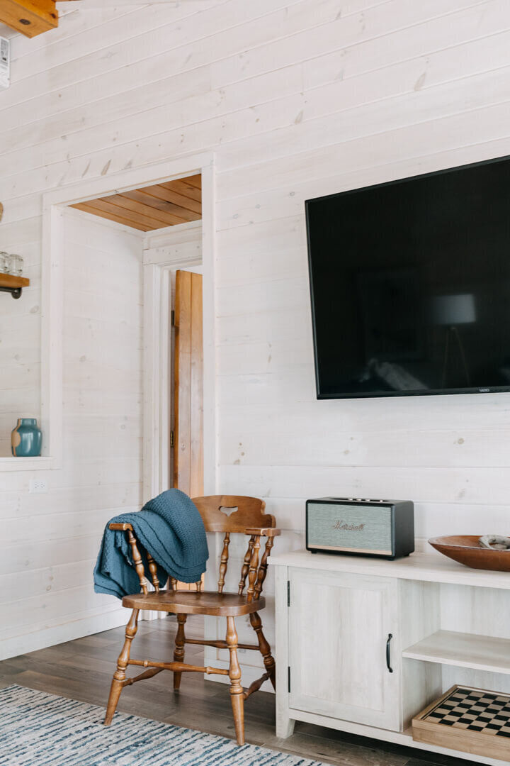 Decor in lake front vacation home