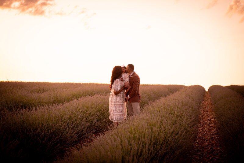 family, photoshoot, valensole, poppies, lavender, photographer, provence