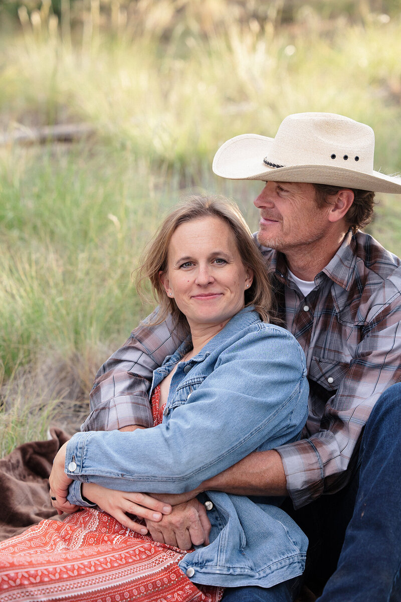 Heath and Rachel are one of my favorite couples and are as much in love now as they were seven kids ago. I love how perfectly "ranch" they are, with his cowboy hat and her denim. They're a couple to aspire to.