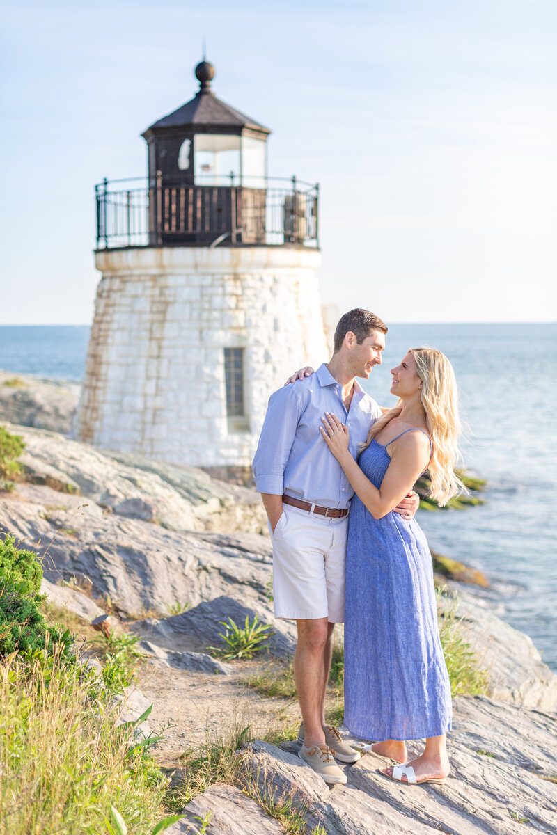 engagement photos at Rhode Island lighthouse