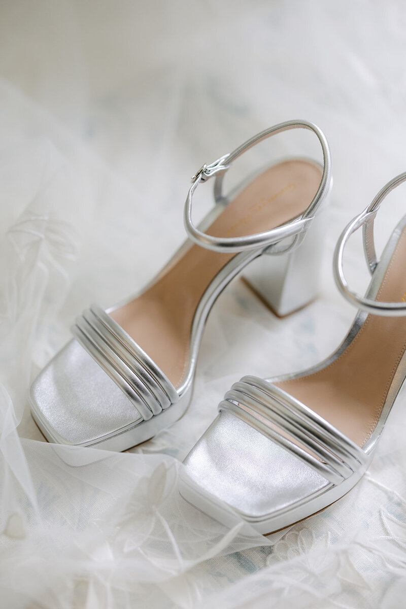 silver-wedding-shoes-and-veil