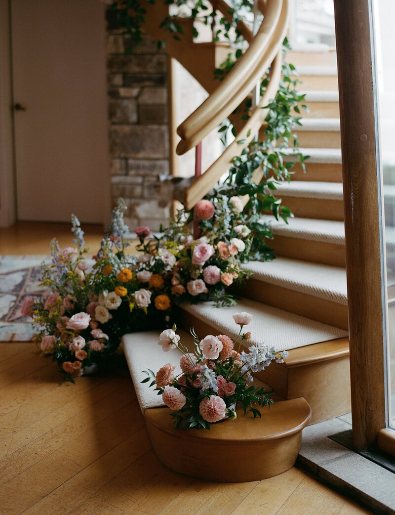 42 staircasefloralswedding