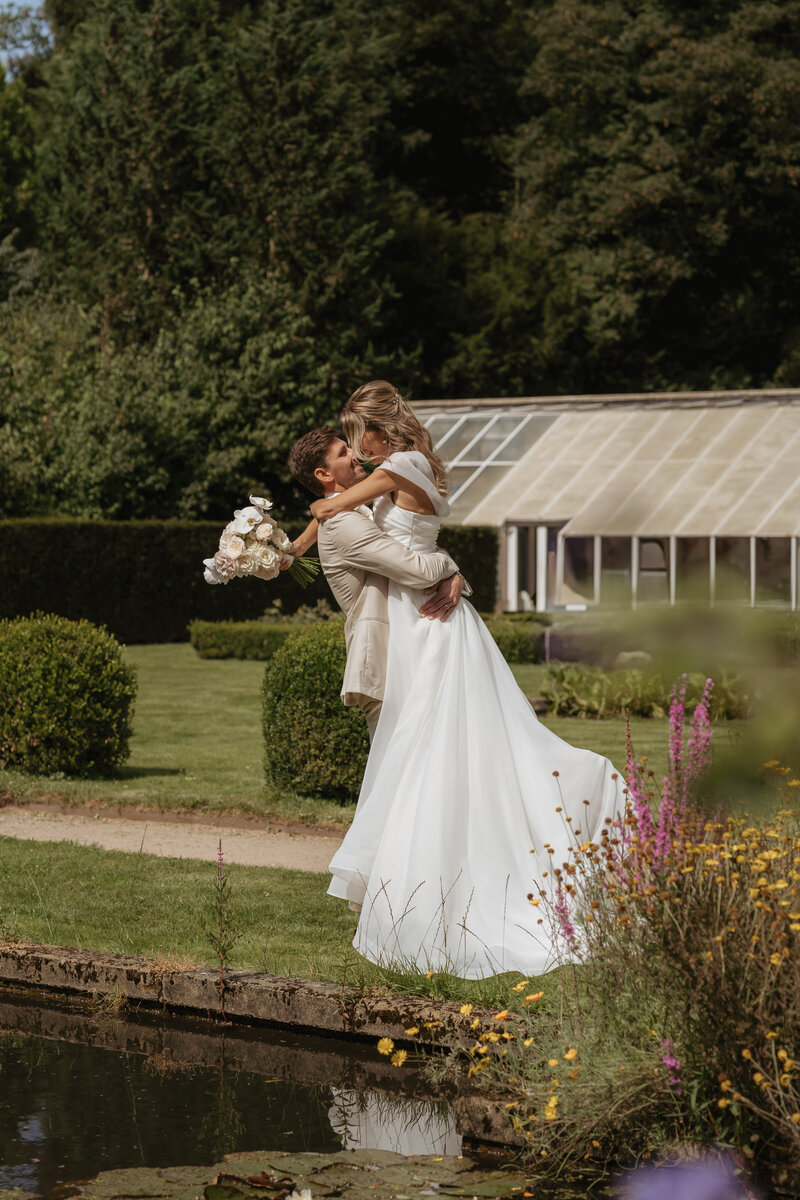 wedding-photographer-oranjerie-groot-warnsborn-couple- photographer-amsterdam-inhosuecapture