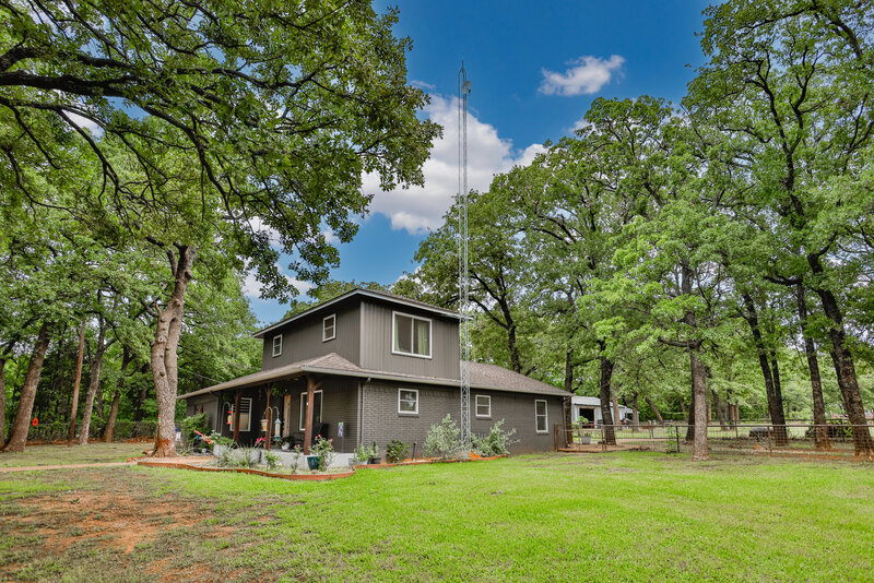 4+ Acres for sale in Collinsville Texas with 3 bedroom, 2 bath home