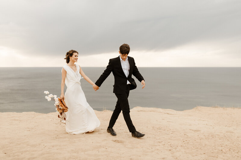 bride and groom at Oahu cliffside elopeent
