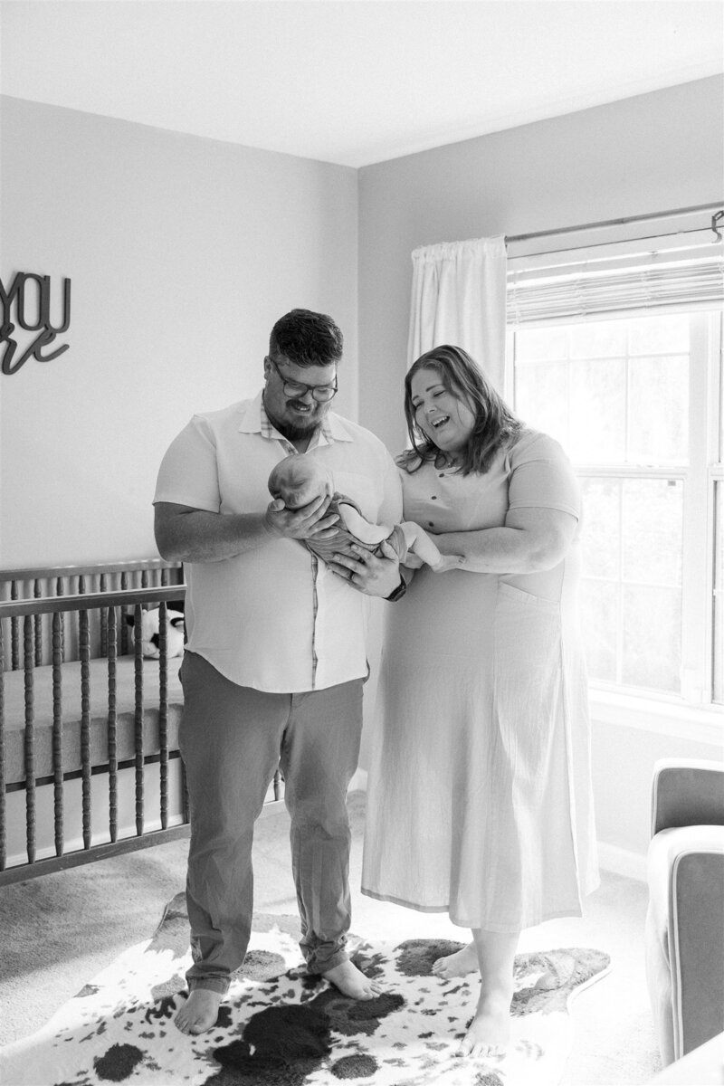 Lamp-and-light-photography-davis-in-home-lifestyle-newborn-session-hilton-head-beaufort-bluffton-savannah-9