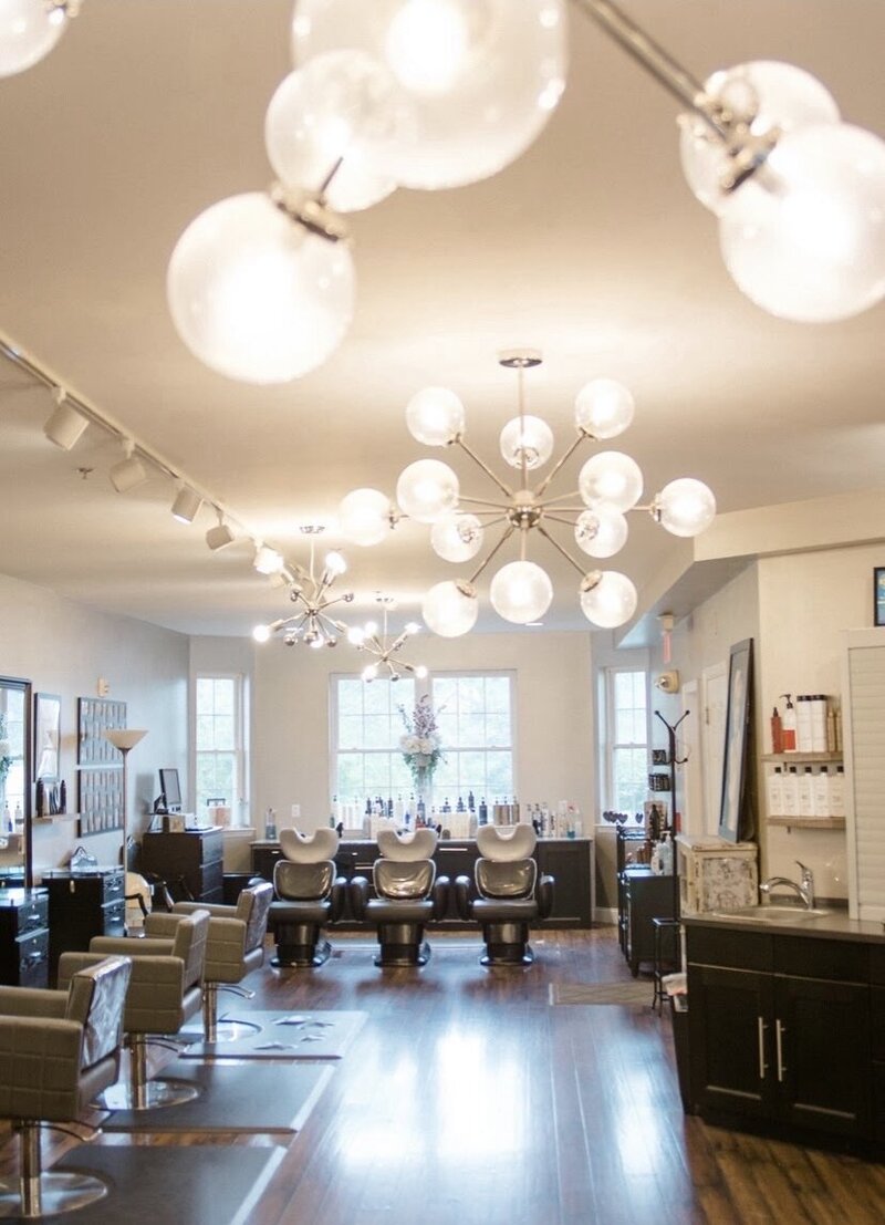 Witness the art of balayage at Philadelphia's premier hair salon. Tailored techniques for stunning results
