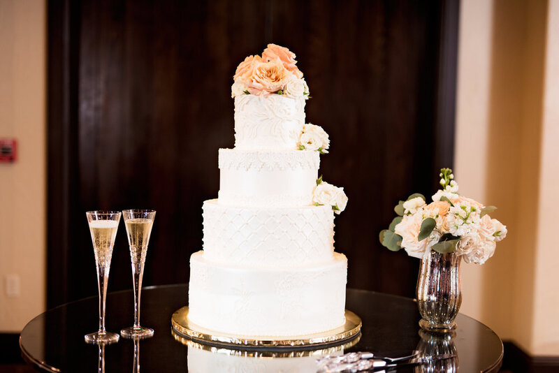 chapel-anna-villa-wedding-dallas-wedding-planner-swank-soiree-wedding cake with peach flowers