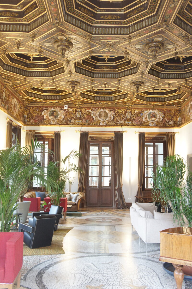 villa-pliniana-internal2